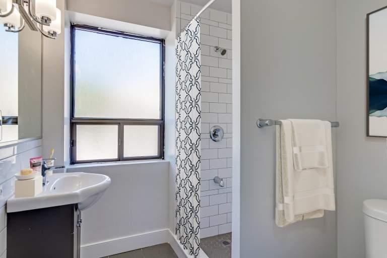 Metropolitan Apartments - Studio 4