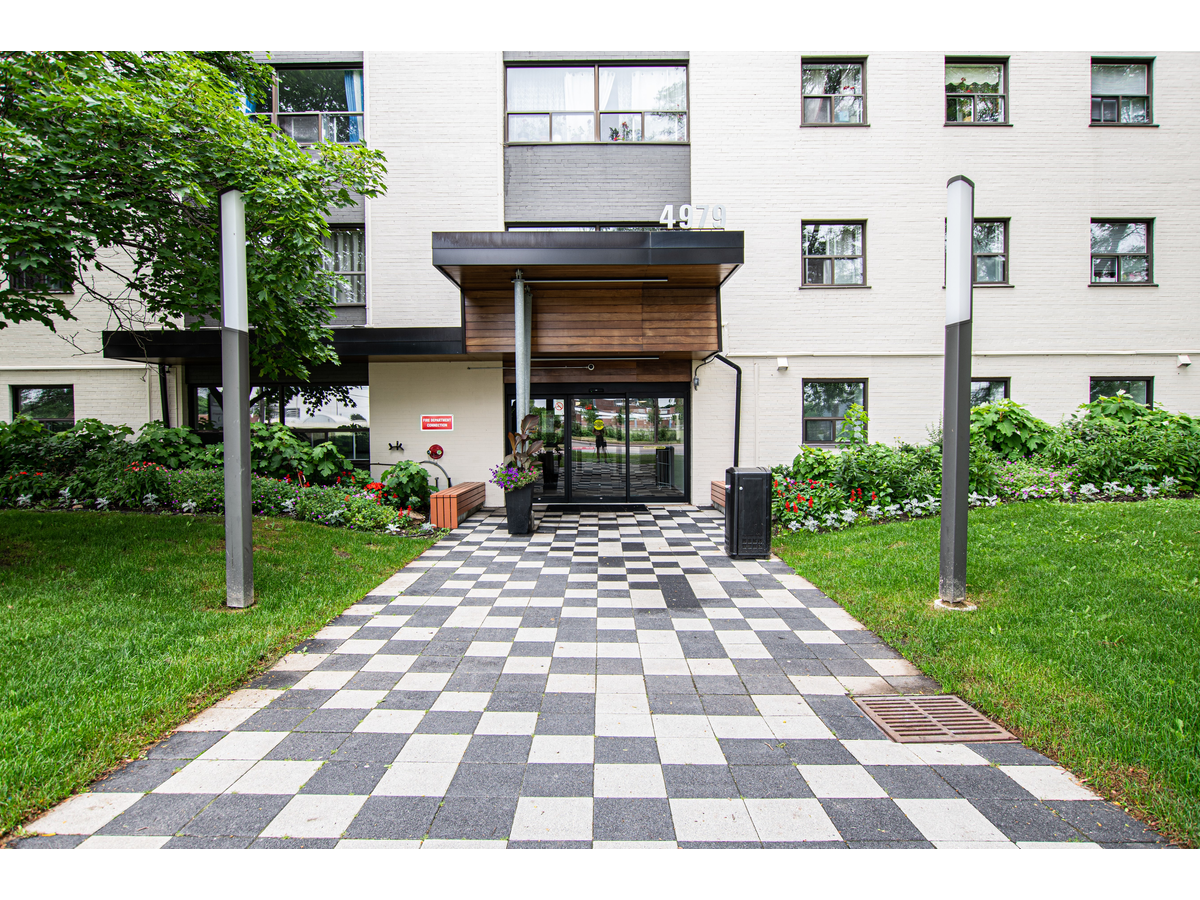 4979 Bathurst - 1 Bedroom 4