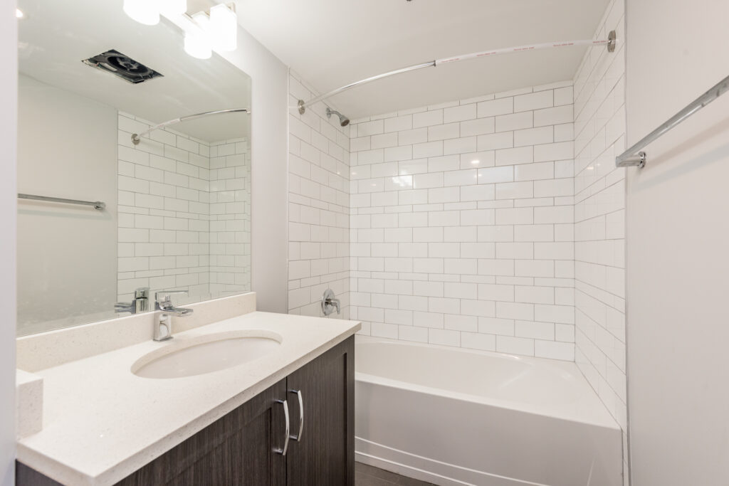 Parklea Apartments - North Van Bachelor 3