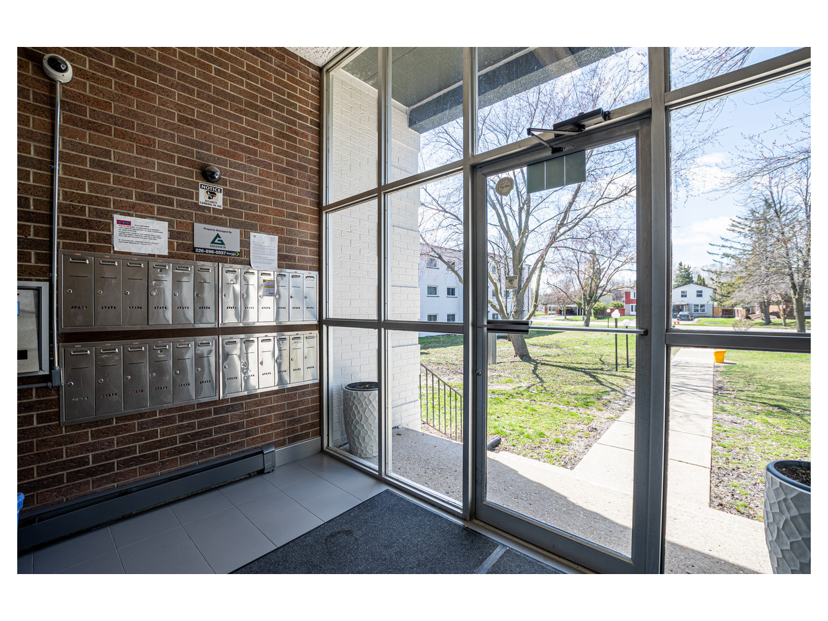 500 Glenelm Cres. - 3 Bedroom 5