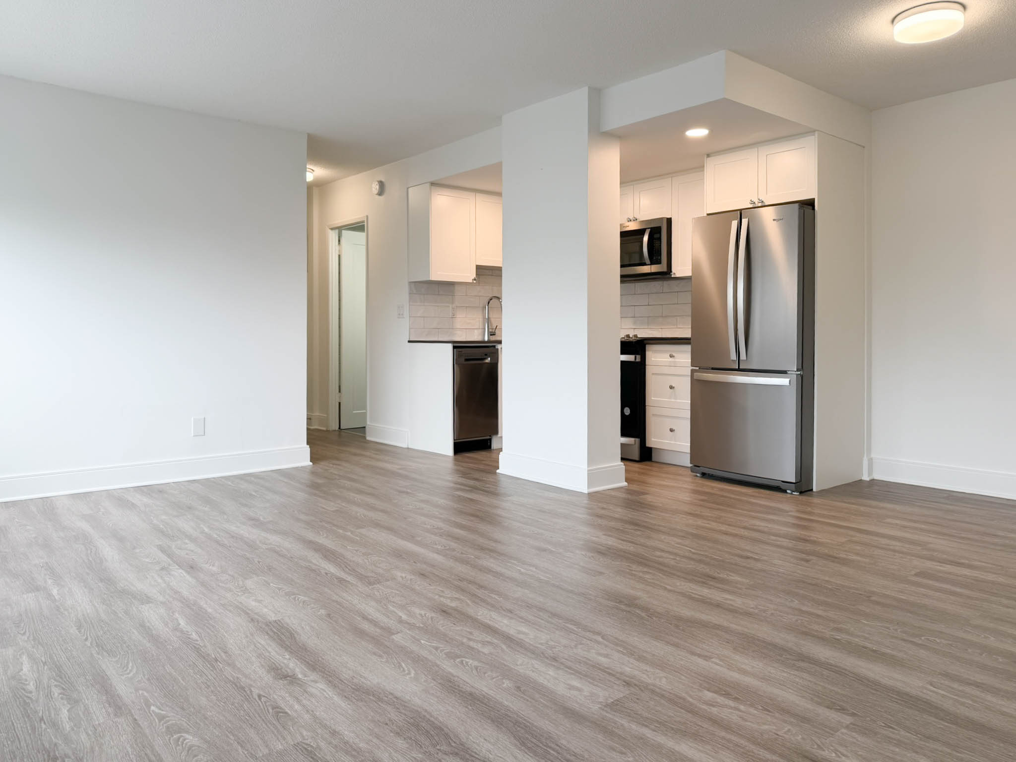 Connaught Apartments - Vancouver Bachelor 5