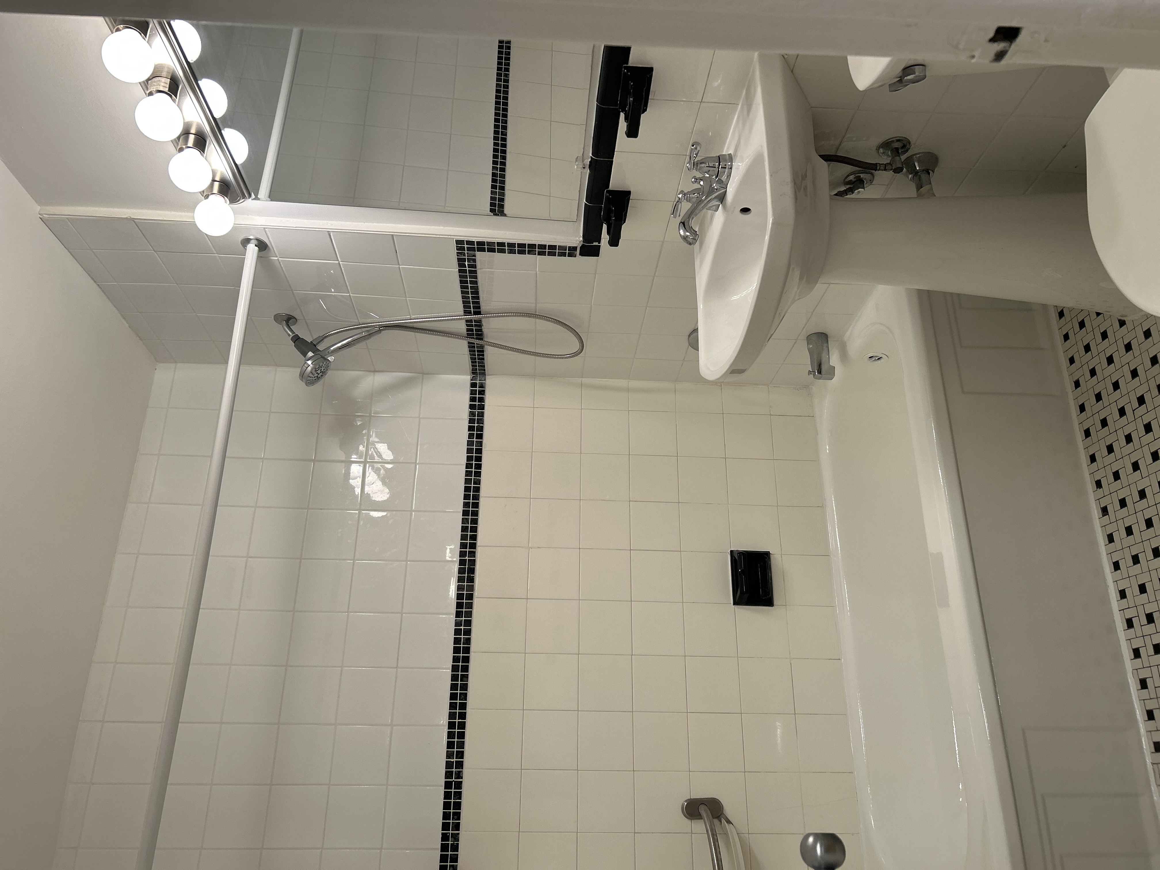 57 Rawlinson Ave - Bachelor 4