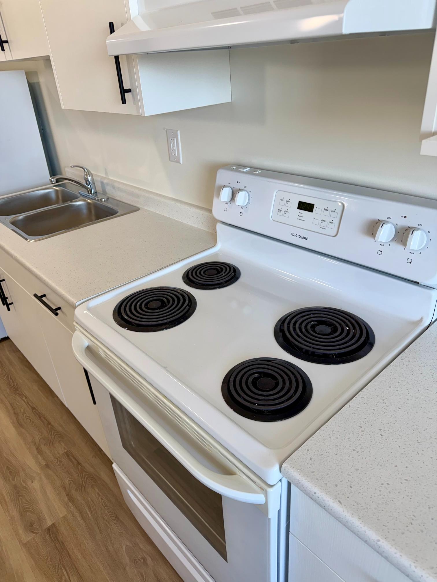 Stony Plain Manor - 1 Bedroom 3