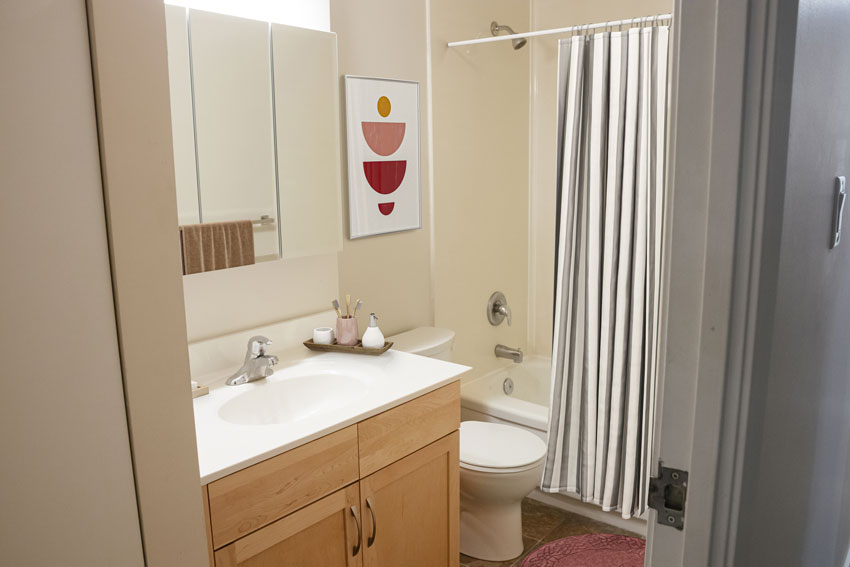Tudor Village - Renovated 1 Bedroom 4