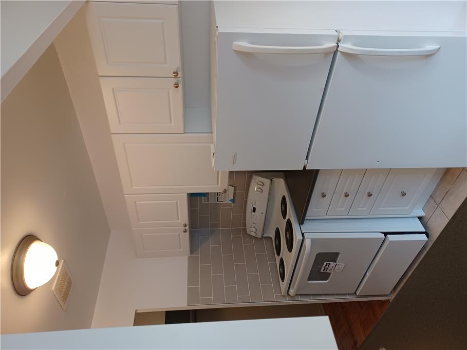 Parkway Manor - Studio Apartment 3