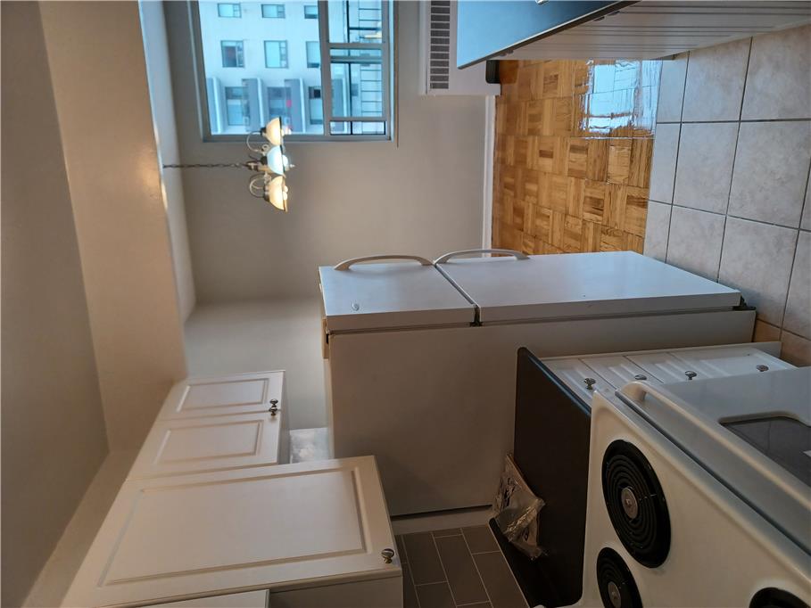 Parkway Manor - Studio Apartment 4
