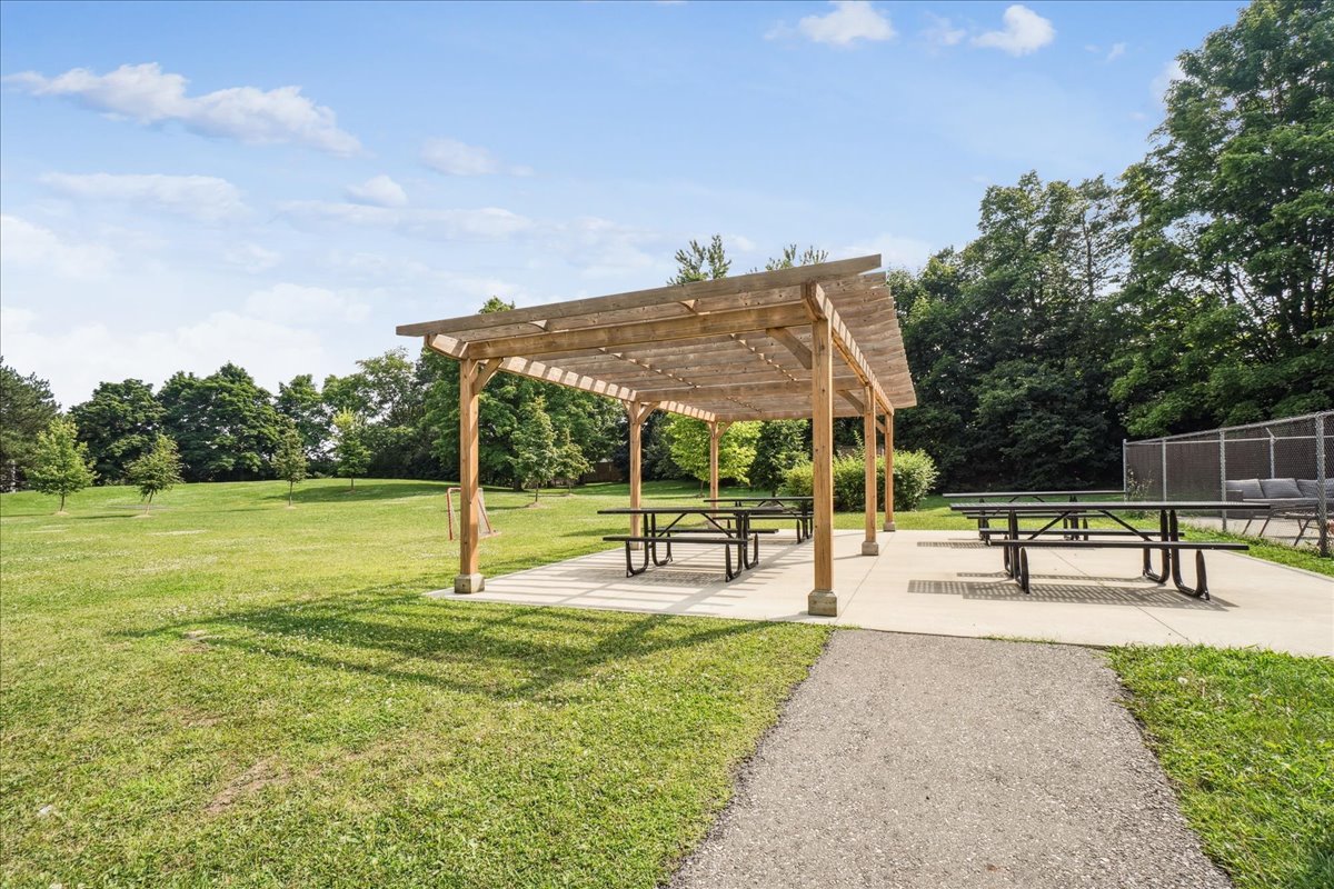 Rathburn Apartments - 1 Bedroom available at 2121 Rathburn Road East, Mississauga 5