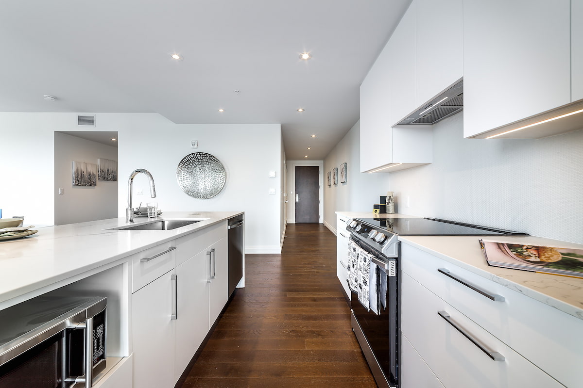 Majestic Côte Saint-Luc - 2 Bedroom available at 6801 Abraham de Sola St, Côte Saint-Luc 3