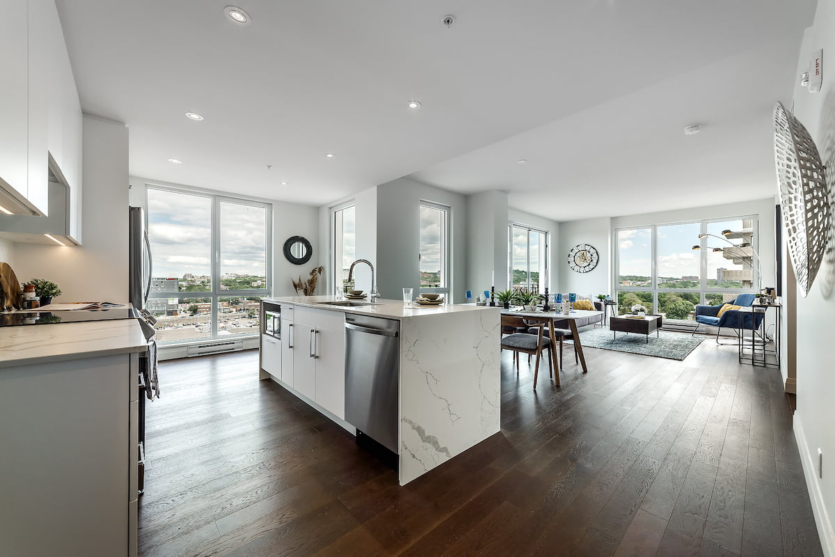 Majestic Côte Saint-Luc - 2 Bedroom available at 6801 Abraham de Sola St, Côte Saint-Luc 2