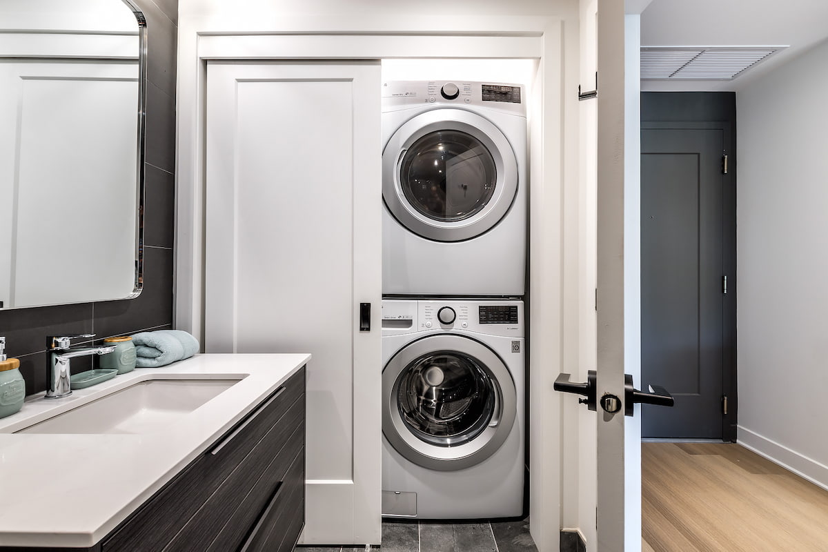 The Onyx Montreal Apartments - 1 Bedroom available at 370 Rue des Seigneurs, Montreal 2