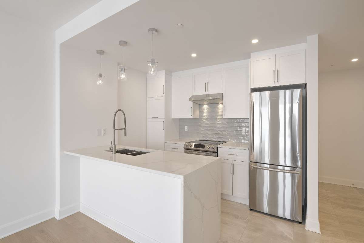The Topaz Laval Apartments - 1 Bedroom available at 1555 Boul. Laval, Laval 3
