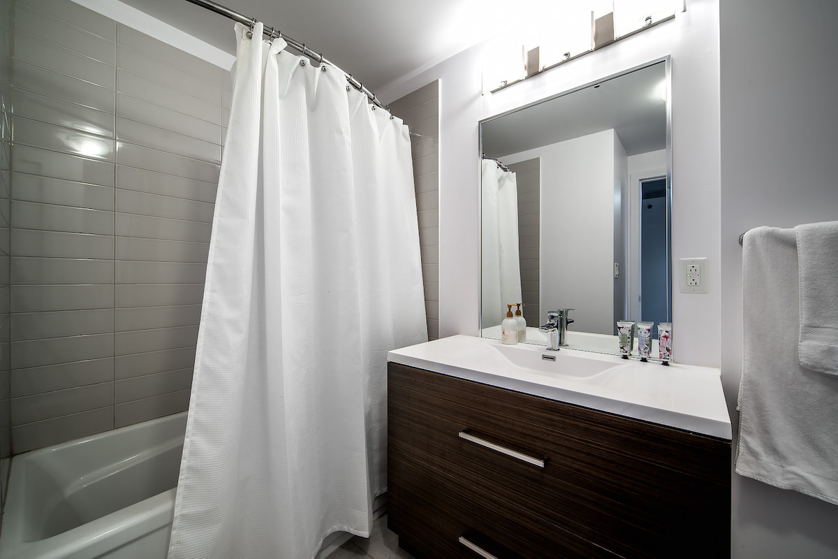 The Opal - 2 Bedroom available at 2130 Rue Laforce, Montreal 5