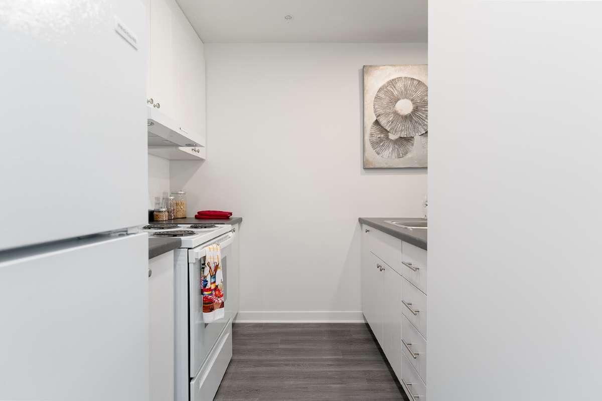 Place Cavendish Apartments - Bachelor available at 2525 Cavendish blvd., Montreal 5