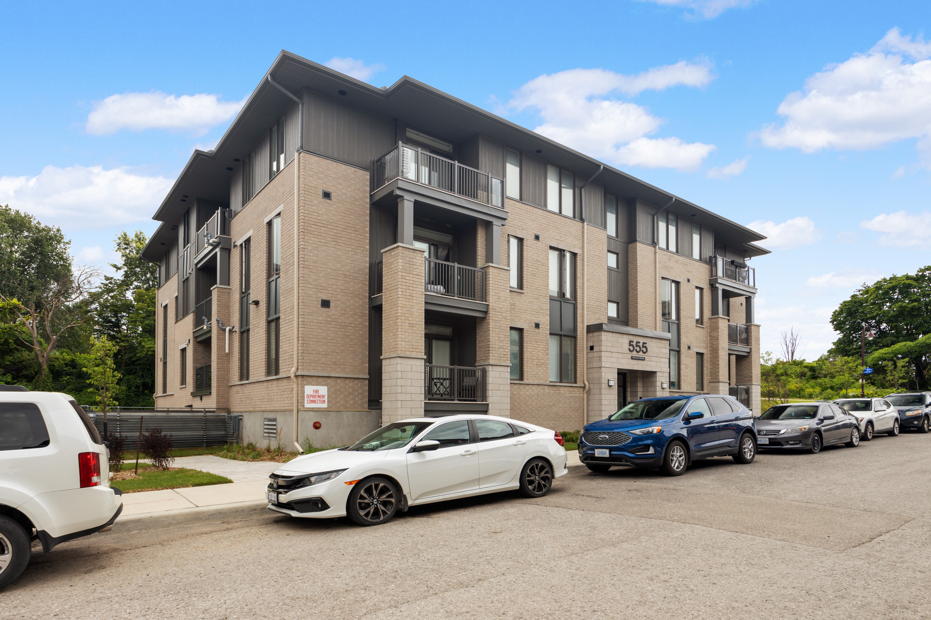 Hillview Apartments - 2 Bedroom available at 525, 545 & 555 Recolte Private, Orléans 3