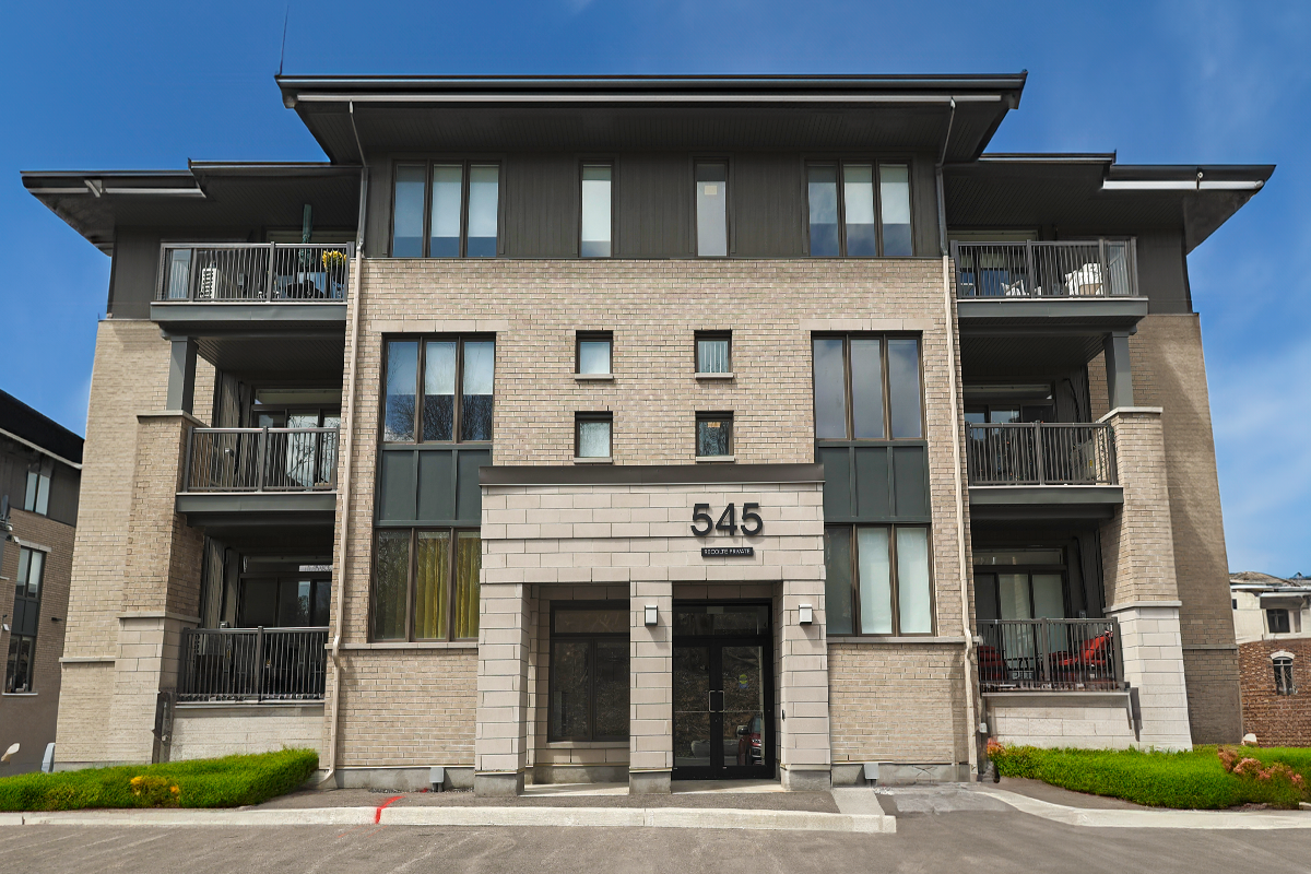 Hillview Apartments - 2 Bedroom + Den available at 525, 545 & 555 Recolte Private 5