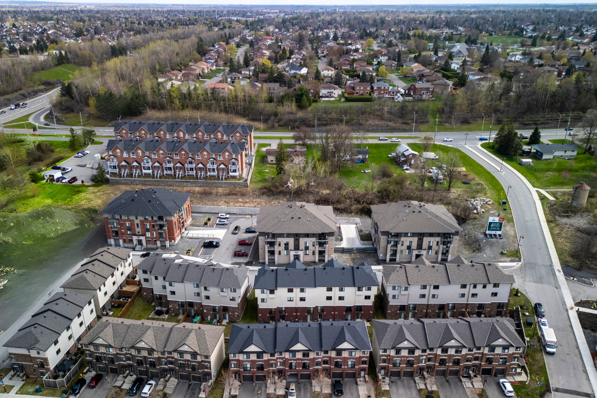 Hillview Apartments - 2 Bedroom + Den available at 525, 545 & 555 Recolte Private 3