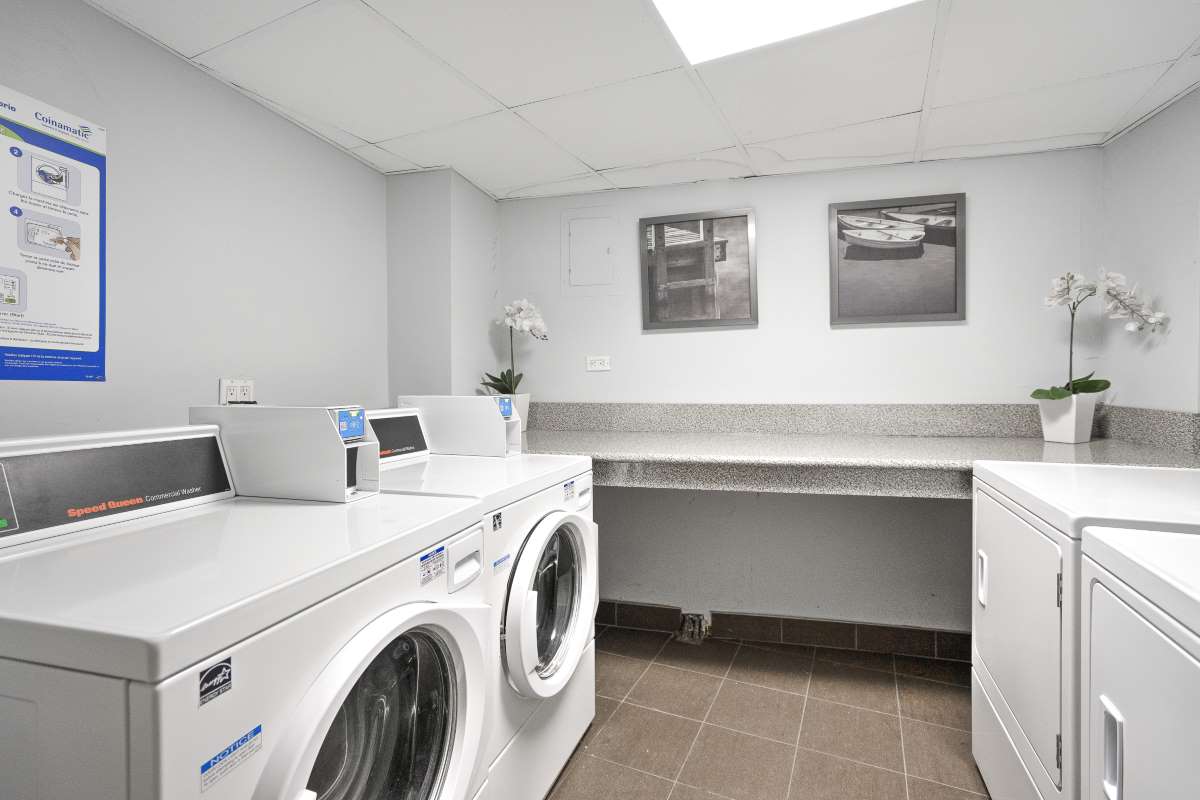 Parc Royal Apartments - 2 Bedroom available at 3333 West Jean Talon Street, Montreal 5