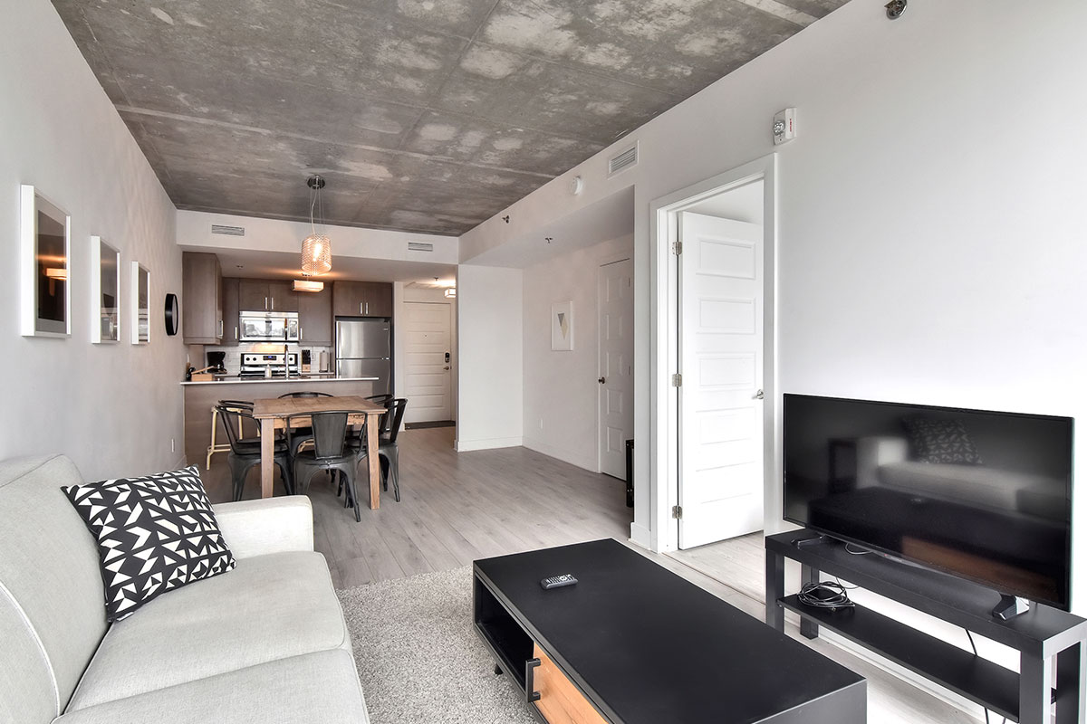 B&C Apartments - 2 Bedroom available at 1255 rue De Bullion, Montreal 3