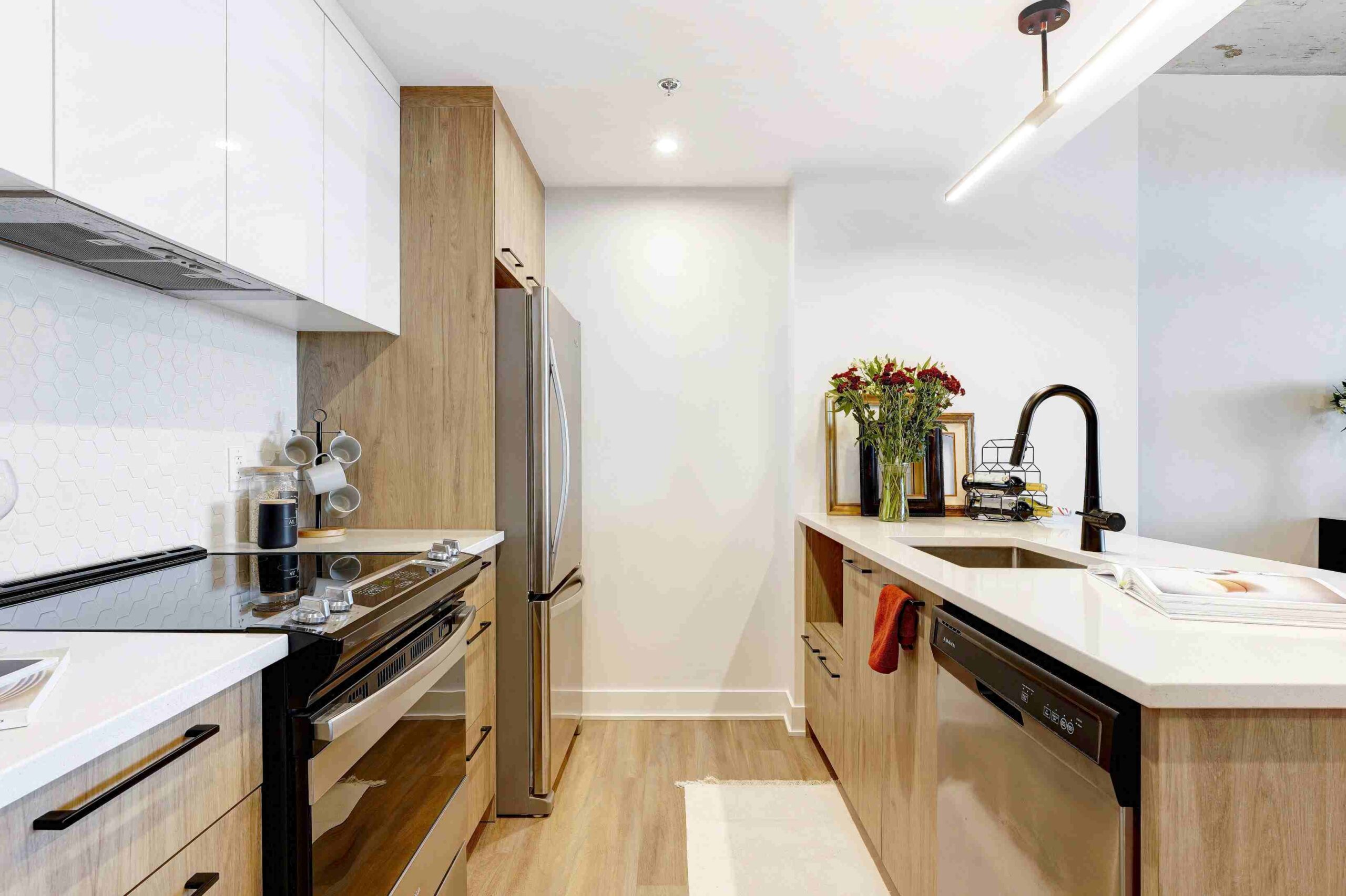 Market Apartments - 3 Bedroom available at 3440 boulevard Saint-Elzéar West, Laval 2