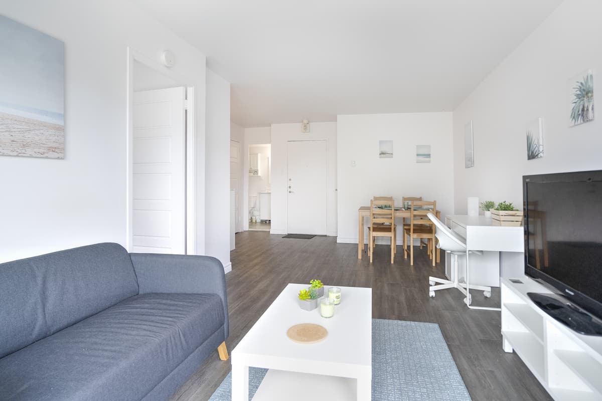 The Saguenay Apartments - 2 Bedroom available at 135 East Sherbrooke street, Montreal 3