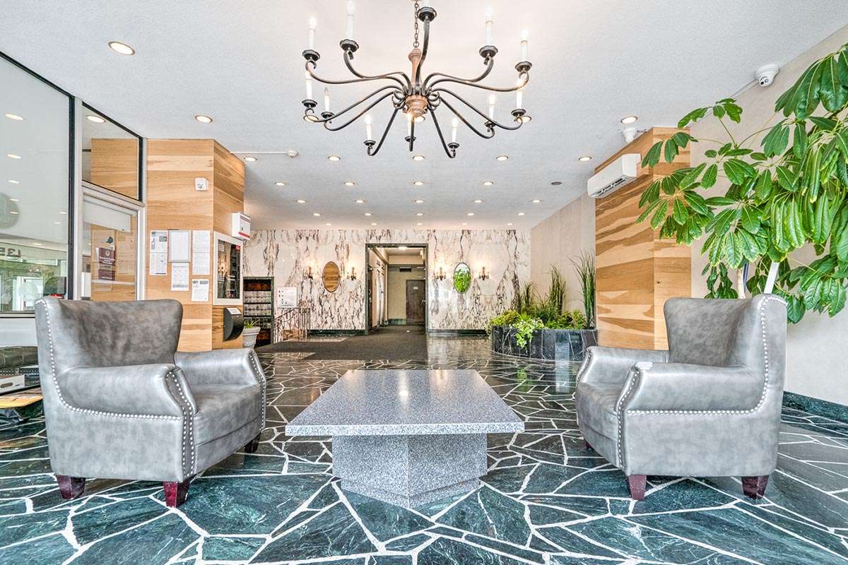 The Saguenay Apartments - Bachelor available at 135 East Sherbrooke street, Montreal 2