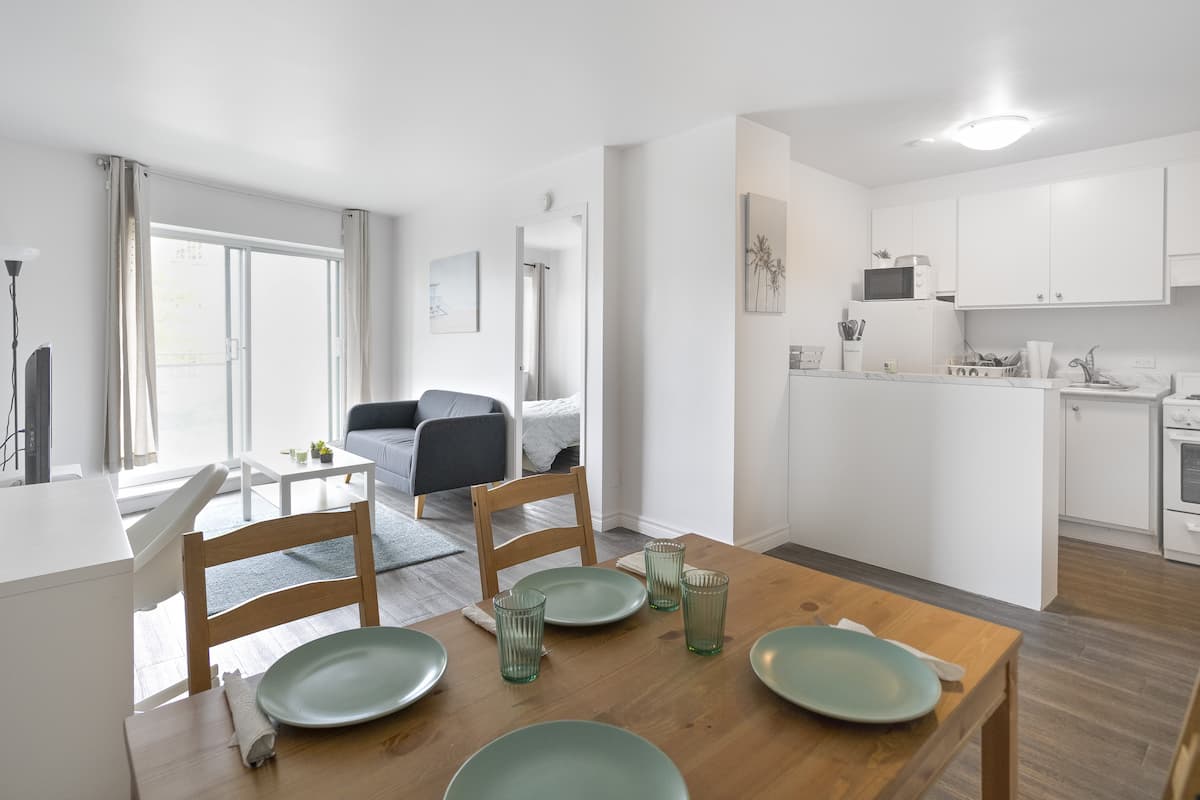 The Saguenay Apartments - Bachelor available at 135 East Sherbrooke street, Montreal 3