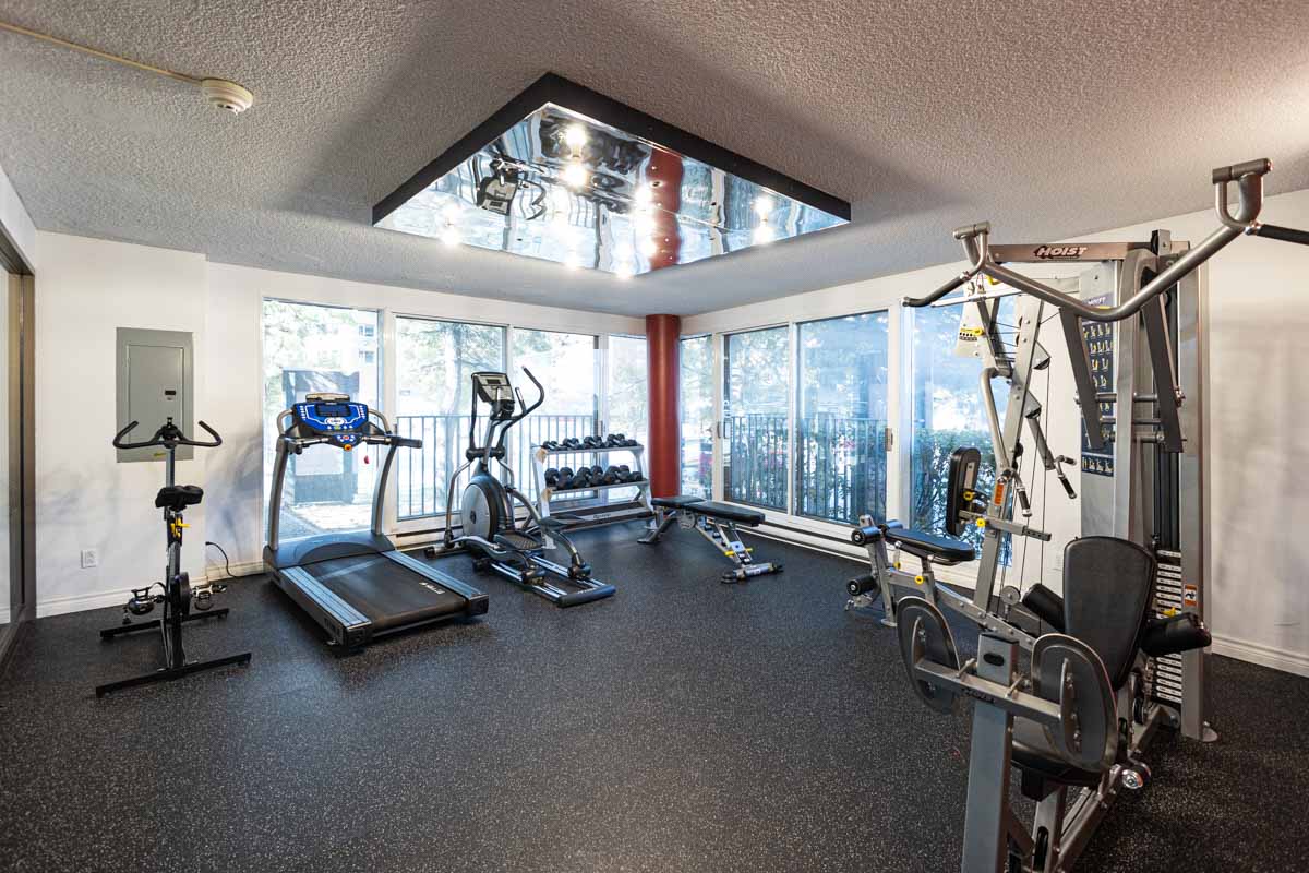 Habitat 2500 Apartments - Junior 1 Bedroom available at 2500 Cavendish Blvd., Montreal 3