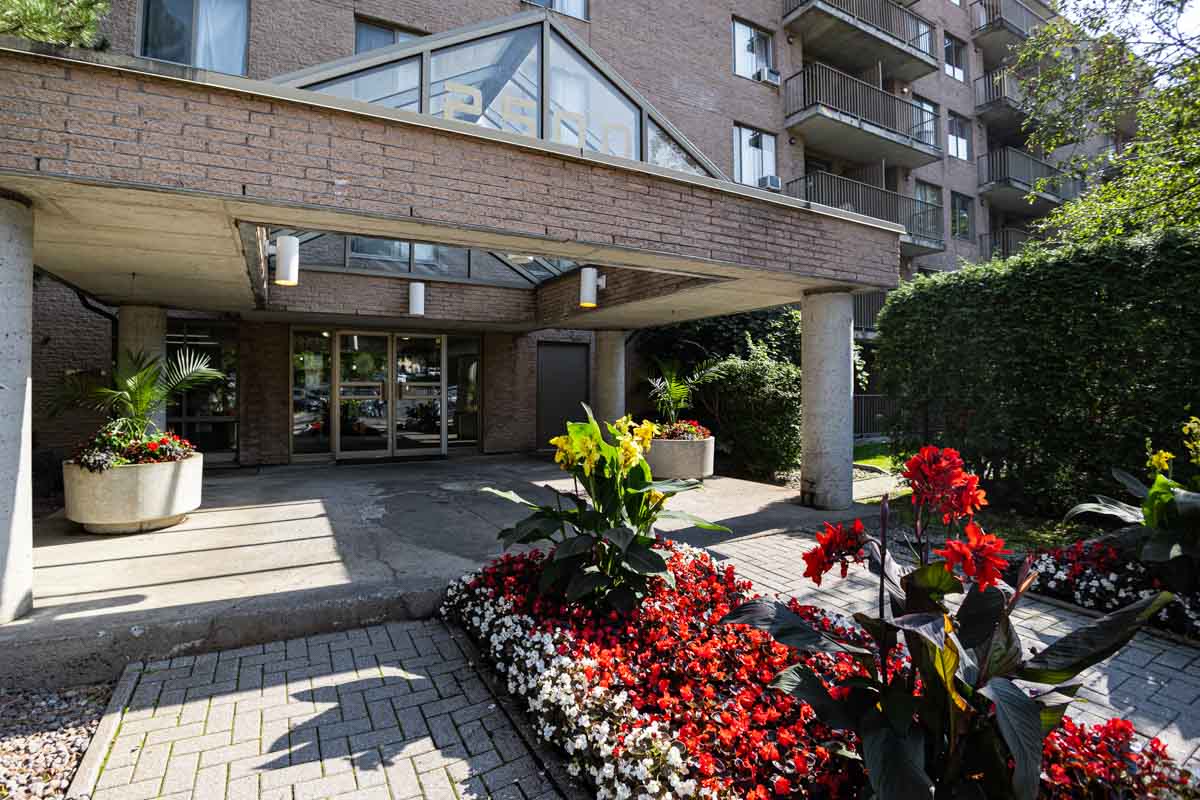 Habitat 2500 Apartments - Bachelor available at 2500 Cavendish Blvd., Montreal 5