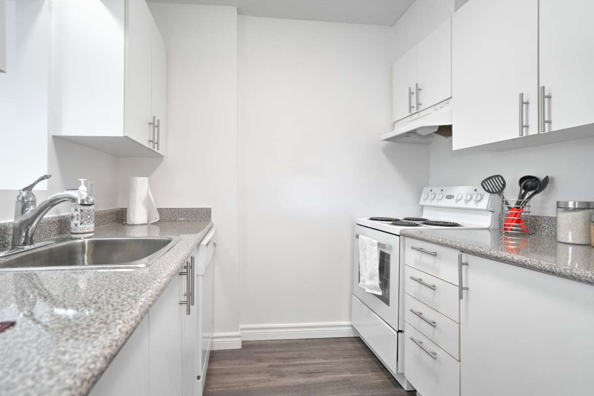 Habitat 2500 Apartments - 2 Bedroom available at 2500 Cavendish Blvd., Montreal 4