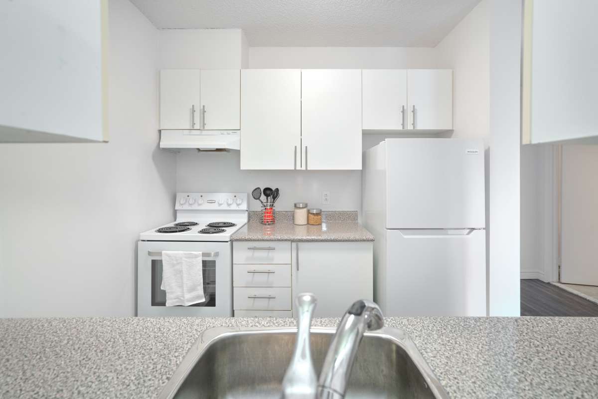 Habitat 2500 Apartments - 2 Bedroom available at 2500 Cavendish Blvd., Montreal 3