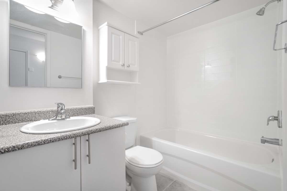 Habitat 2500 Apartments - 2 Bedroom available at 2500 Cavendish Blvd., Montreal 5