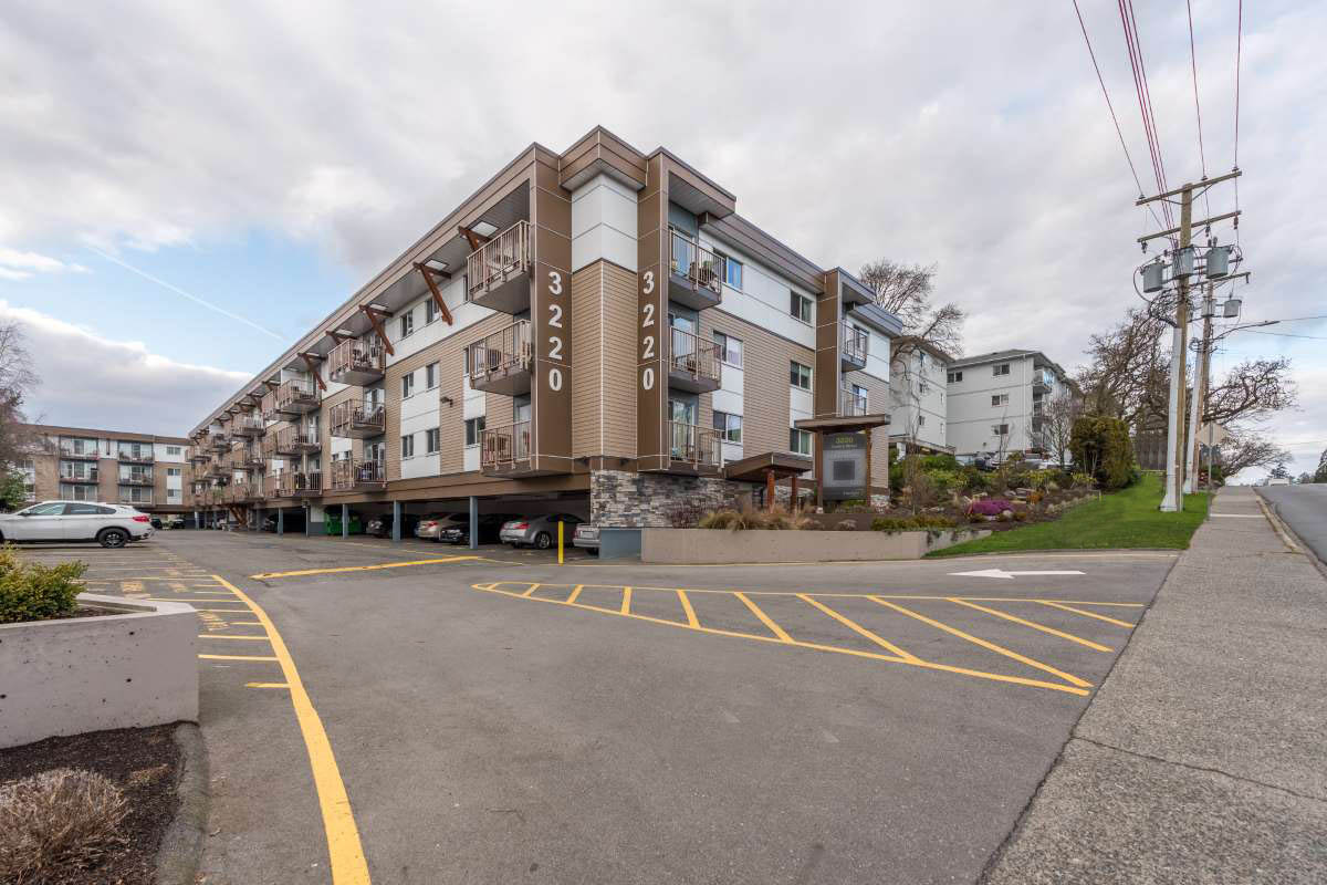 Lord Harley - Junior 1 Bedroom available at 3220 Quadra Street, Victoria 3