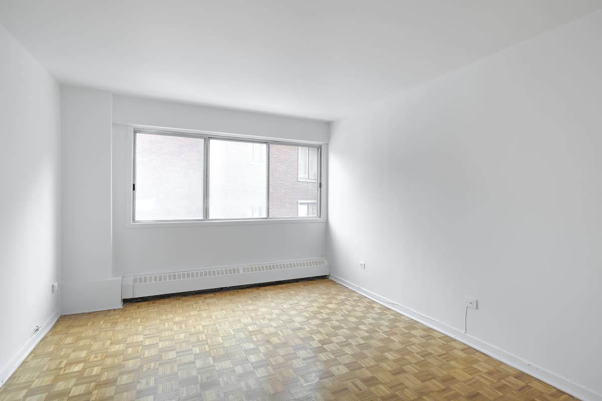 Cote-des-Neiges Apartments - 2 Bedroom available at 4760 Chemin de la Côte-des-Neiges 3