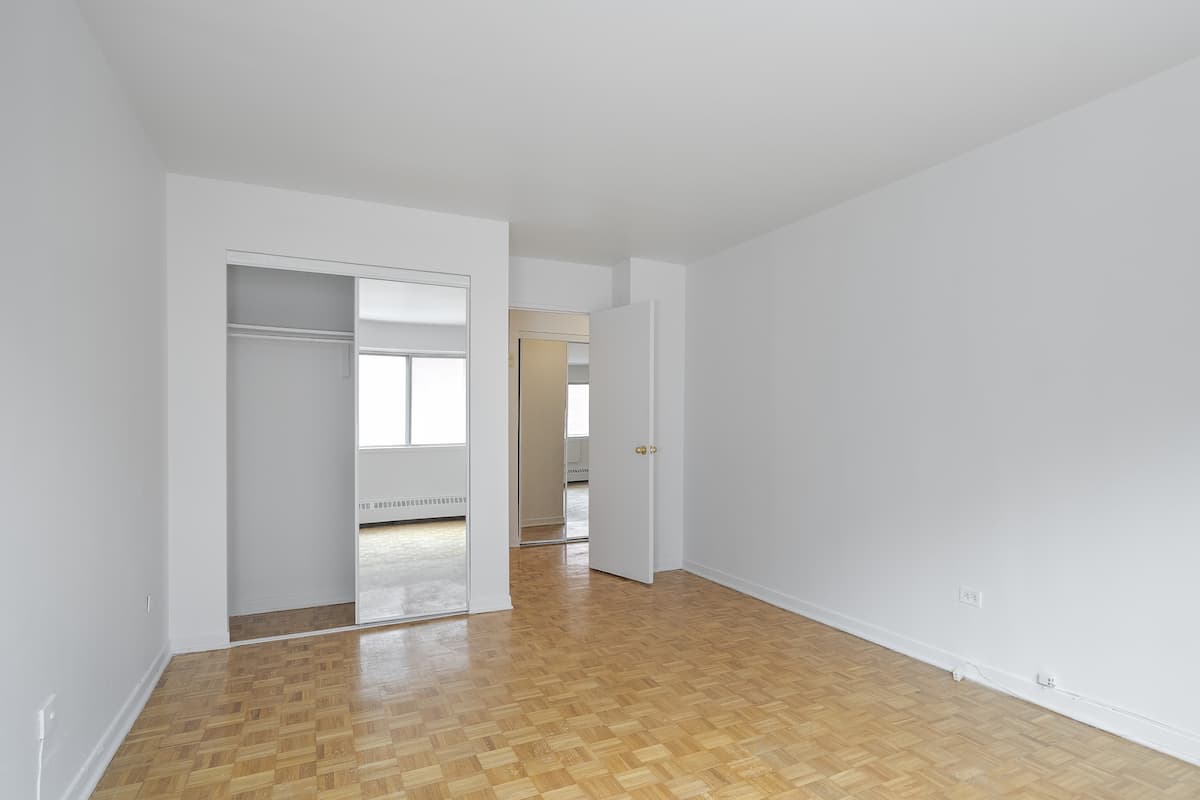 Cote-des-Neiges Apartments - 2 Bedroom available at 4760 Chemin de la Côte-des-Neiges 4