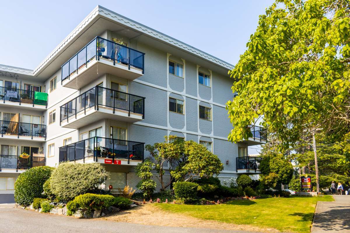 Buckingham Manor - 1 Bedroom available at 967 Collinson Street, Victoria 2