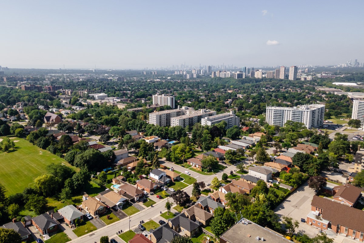 Victoria Park Apartments - 3 Bedroom available at 1757, 1759 Victoria Park Avenue 4