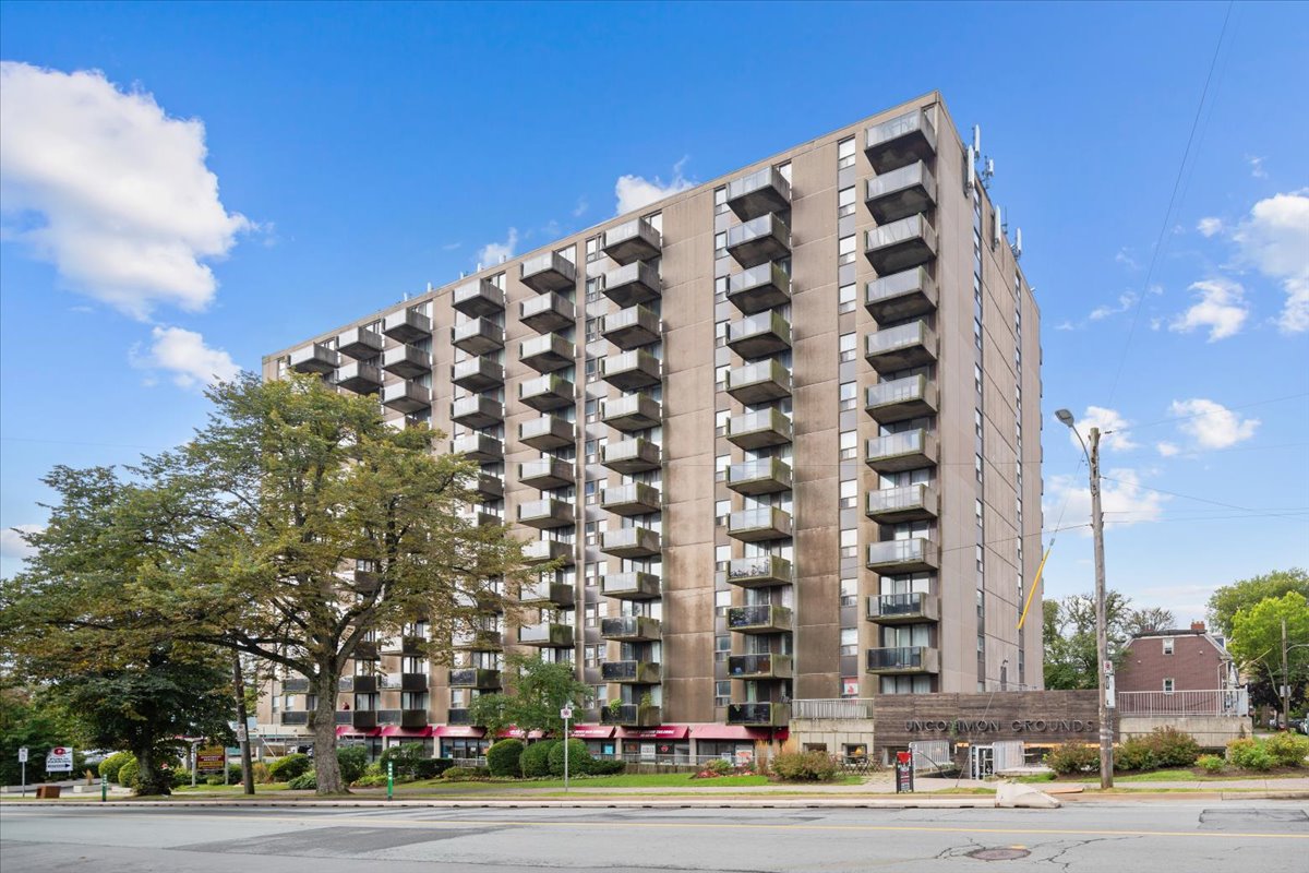 Somerset Place Apartments - Bachelor available at 1030 South Park Street, Halifax 2