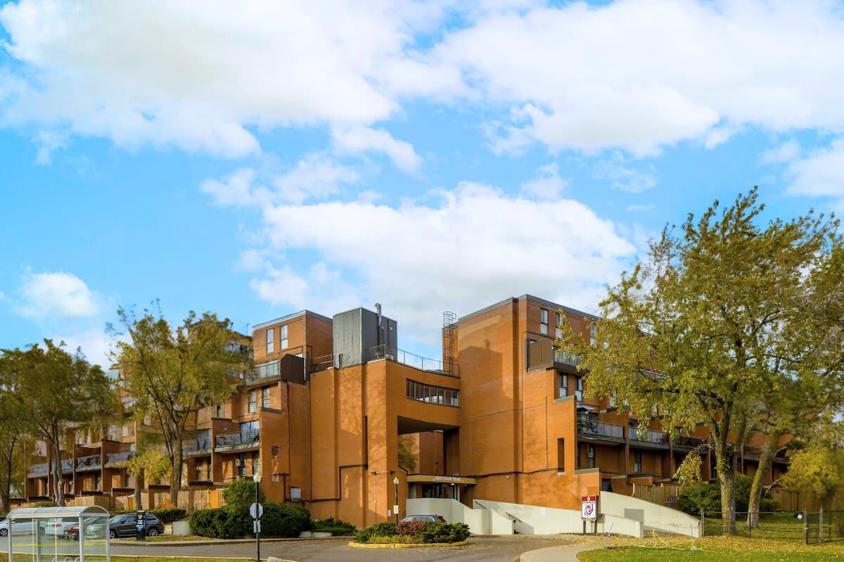Clark Townhomes - Townhouse (2 bedroom) available at 804 Clark Boulevard, Brampton 3