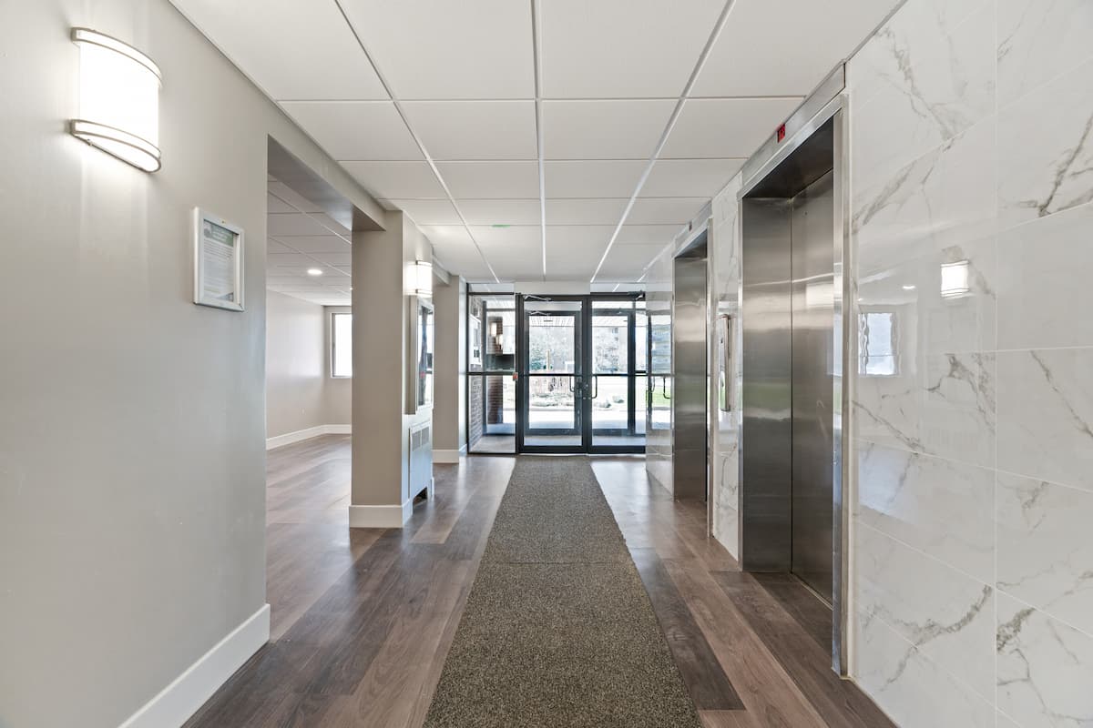 Springbank Village - 1 Bedroom available at 914, 916, 924 Wonderland Road South 4