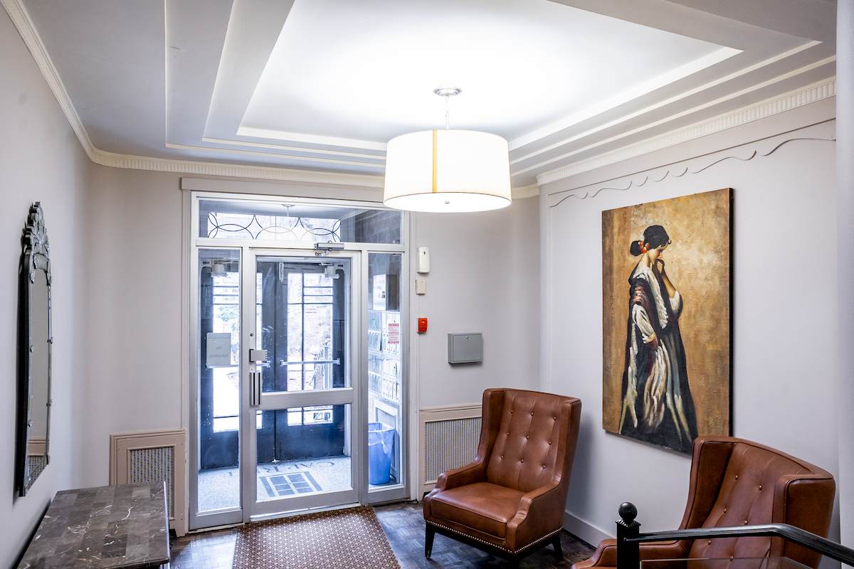 Chatsworth Apartments - 1 Bedroom available at 2928 Yonge Street, Toronto 5
