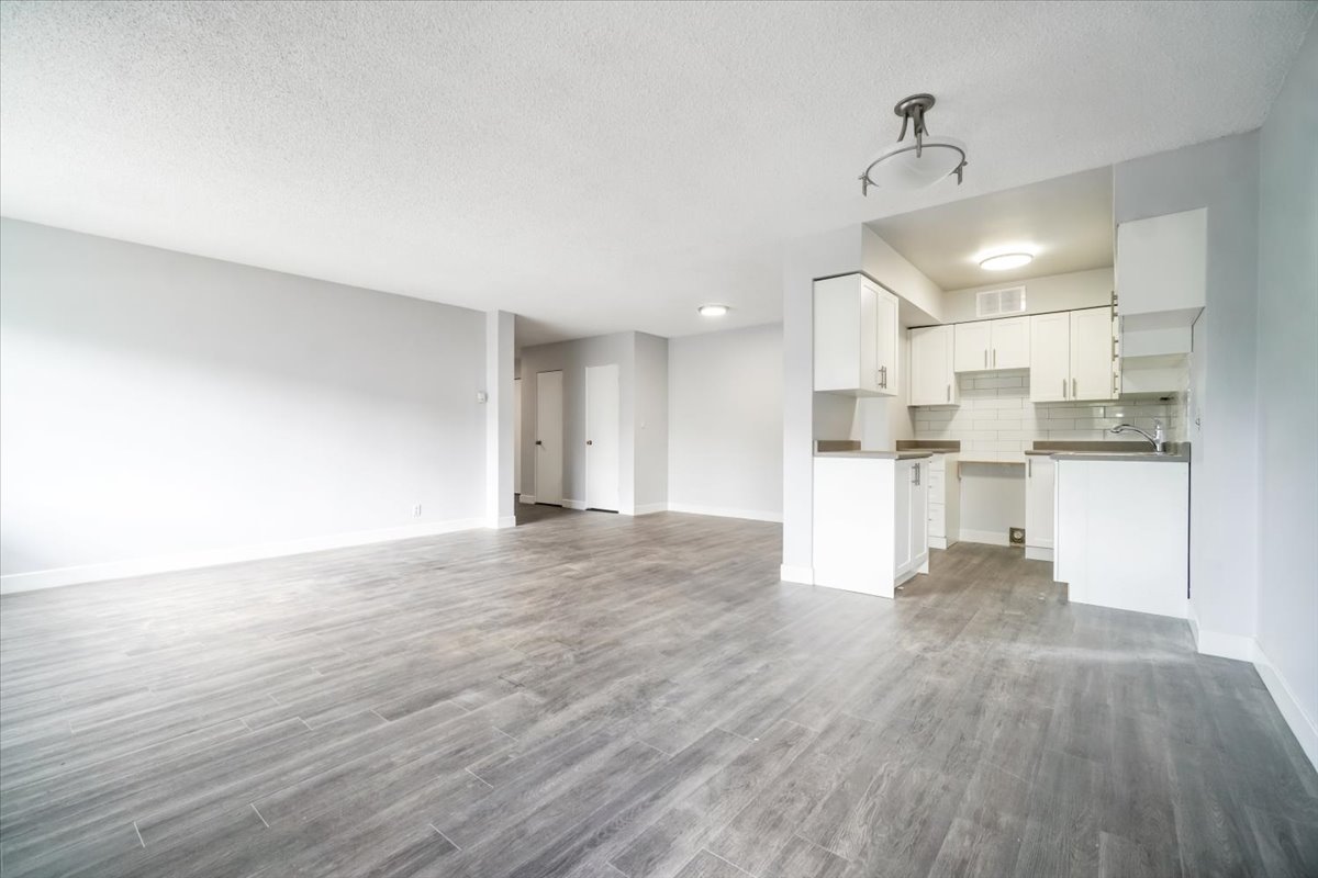 Hillcrest Manor Apartments - 2 Bedroom available at 1303 Eighth Avenue, New Westminster 3