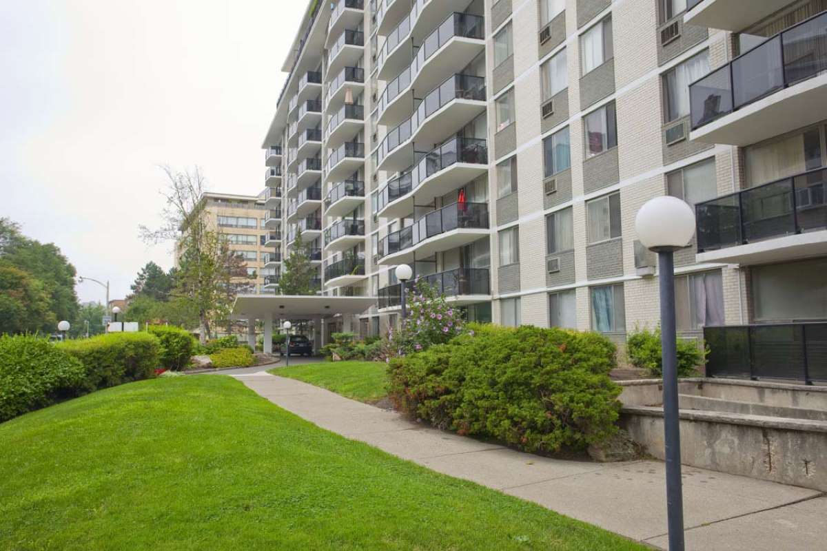 Shallmar Apartments - 2 Bedroom available at 20 Shallmar Boulevard, Toronto 4