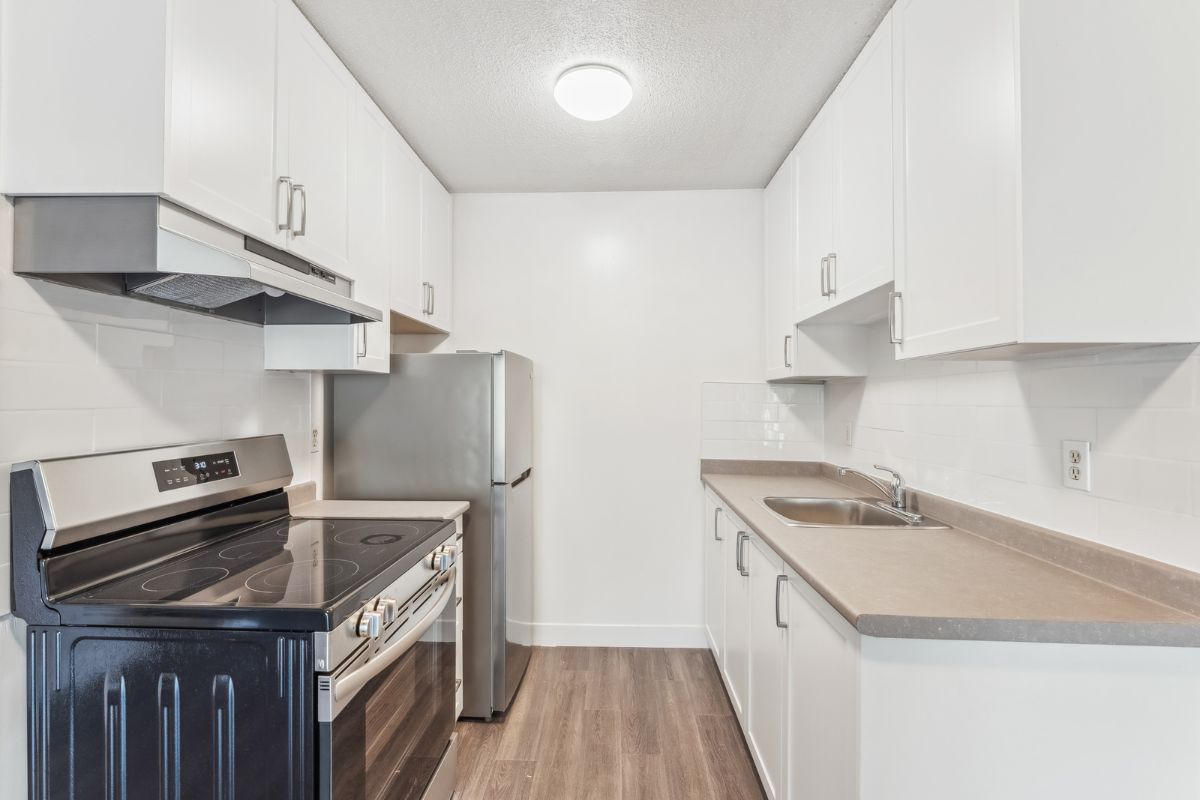 Niagara Court Apartments - 1 Bedroom available at 535 Niagara Street, Victoria 2