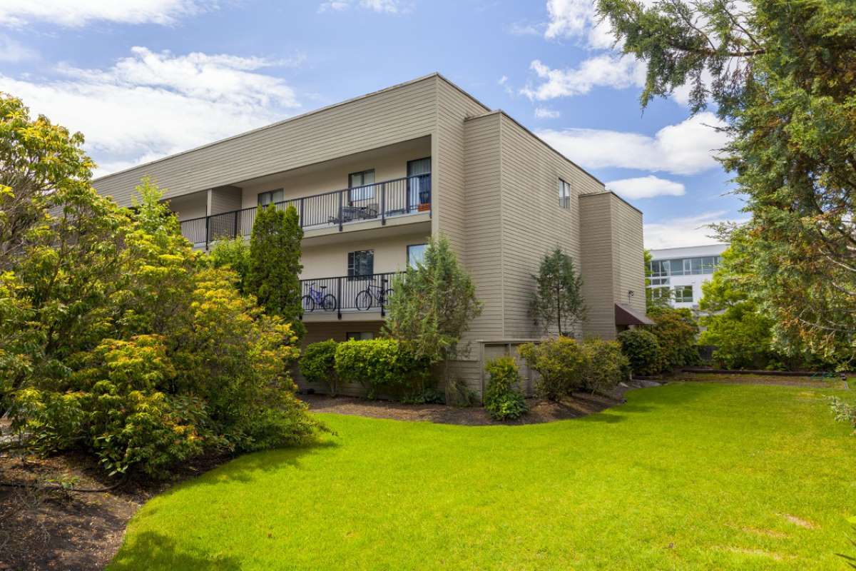 Dolphin Square Apartments - 1 Bedroom available at 8200 Park Road, Richmond 5