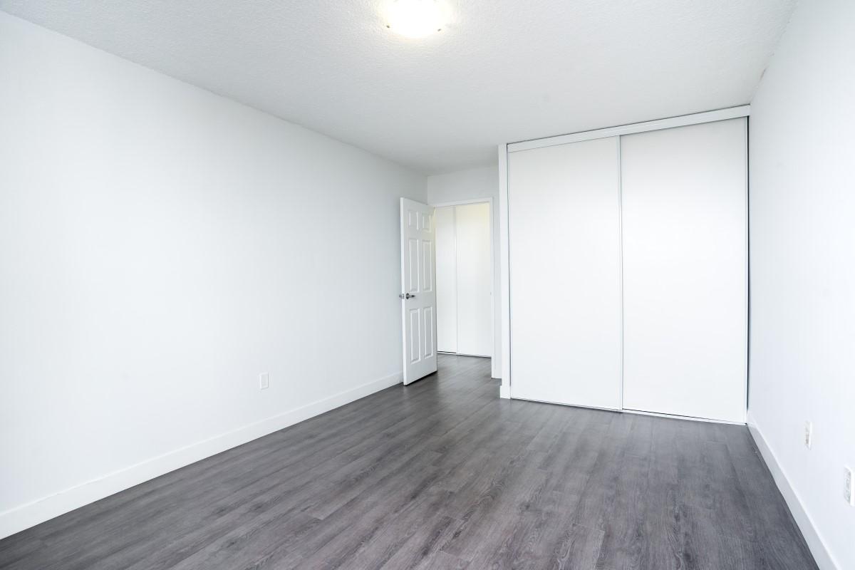 Davisville Village Apartments - Bachelor available at 33 Davisville Avenue, Toronto 4