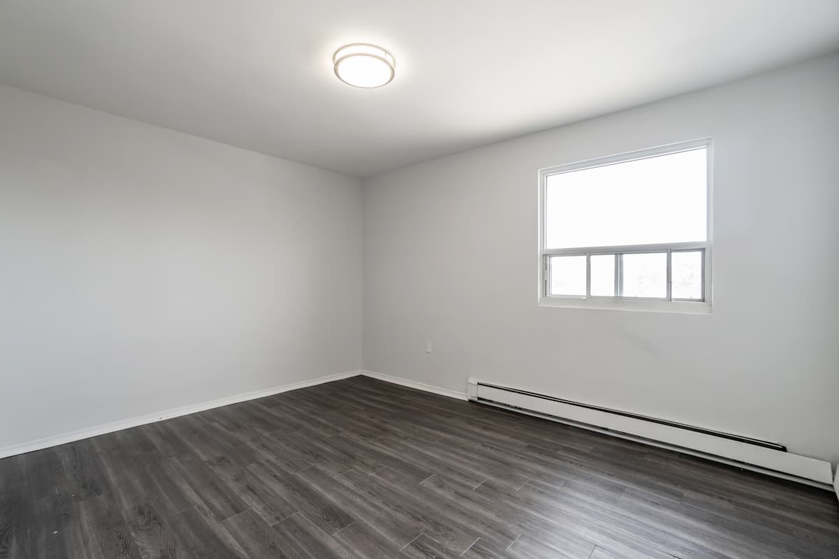 Springbank Manor - 2 Bedroom available at 492 Springbank Drive, London 4