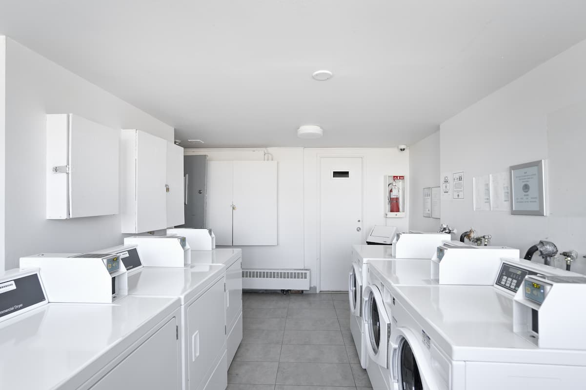 Bois-de-Boulogne Apartments - 2 Bedroom available at 10250 Du Bois-de-Boulogne Avenue 4