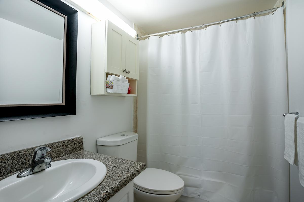 Davisville Village Apartments - 1 Bdrm available at 141 Davisville Avenue, Toronto 4