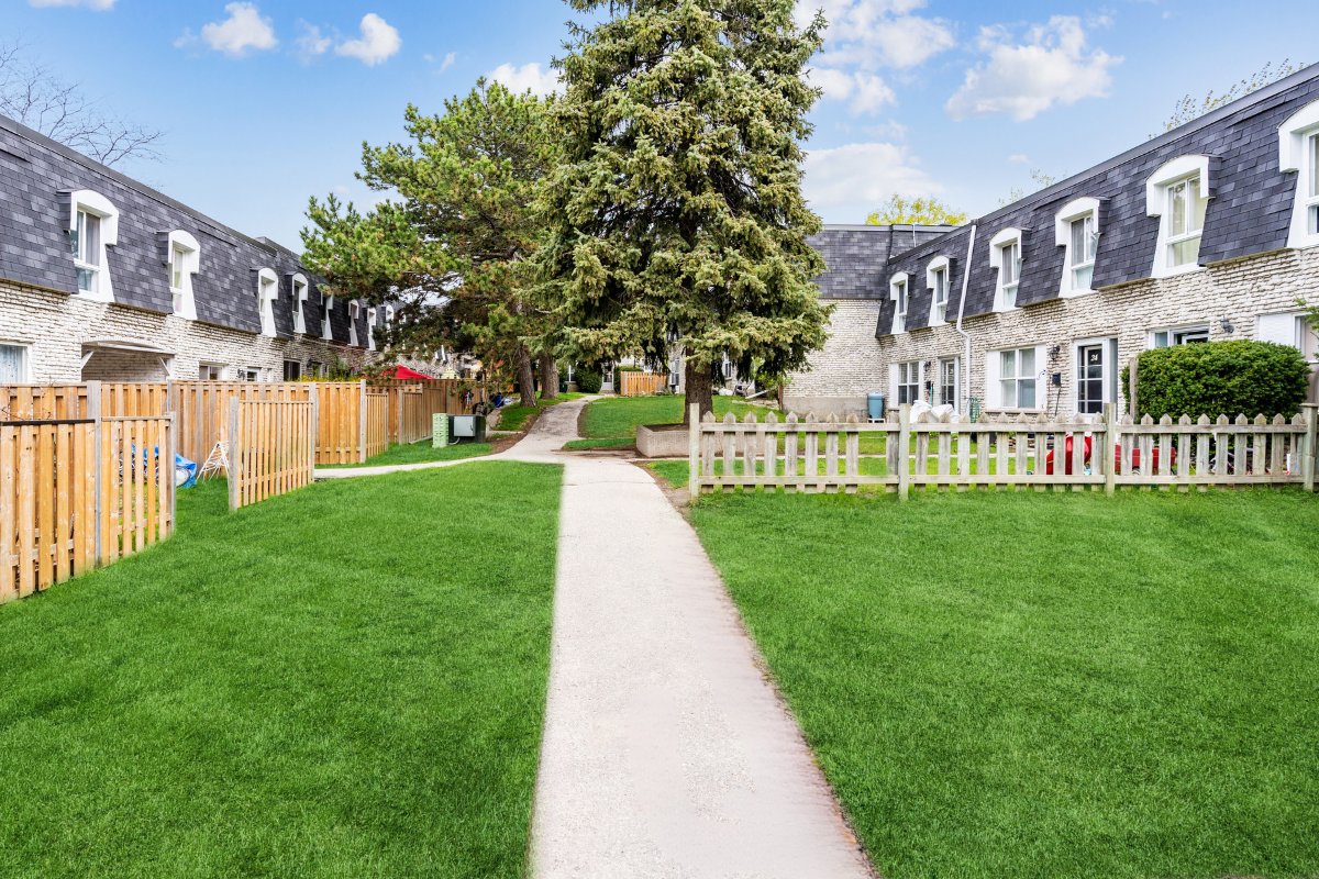 Bloor Dixie Townhomes - Townhouse (3 bedroom) available at 3515-3516 Havenwood Drive 4