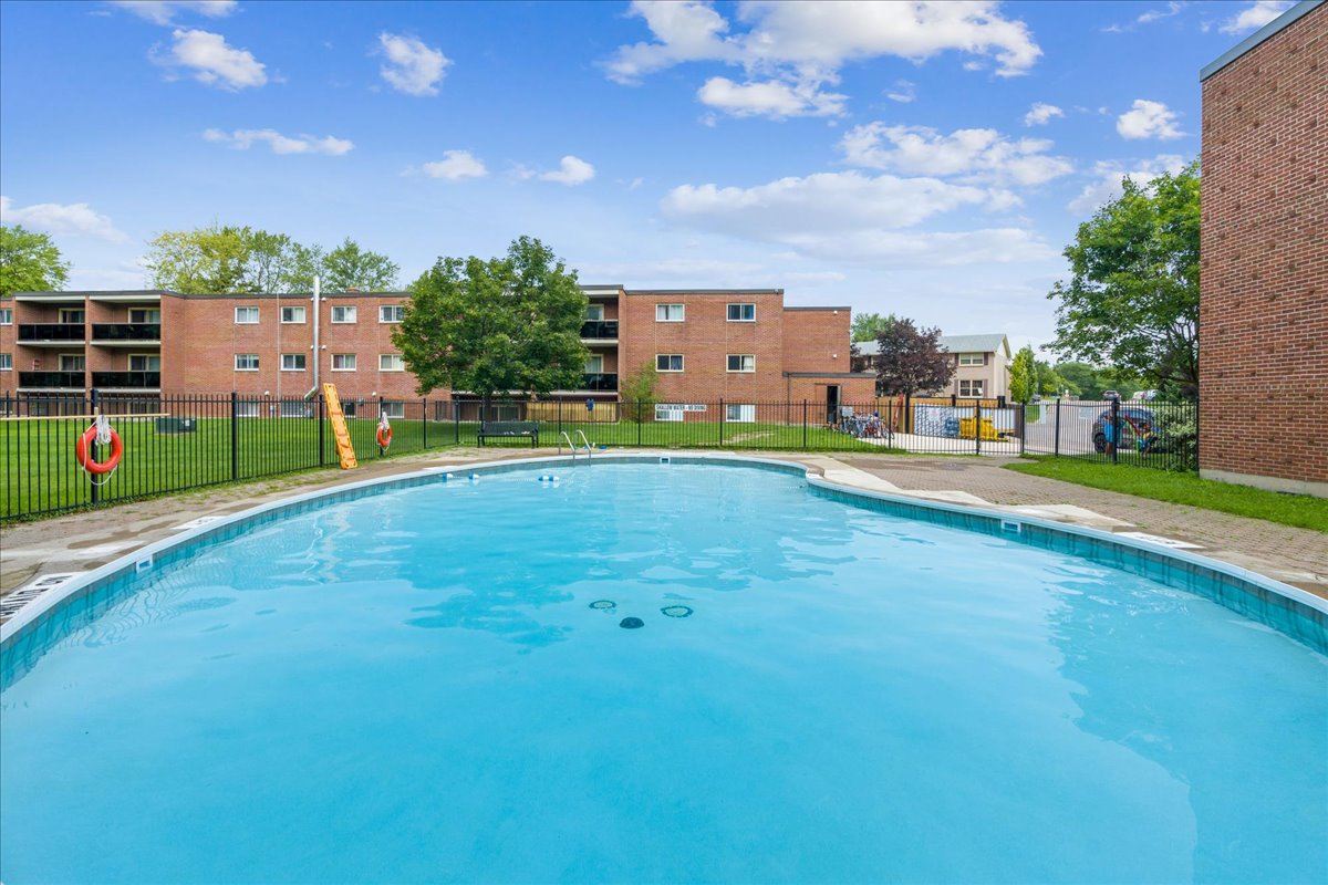 Blackacres Blvd Apartments - 1 Bedroom available at 181,183 Blackacres Blvd, London 5